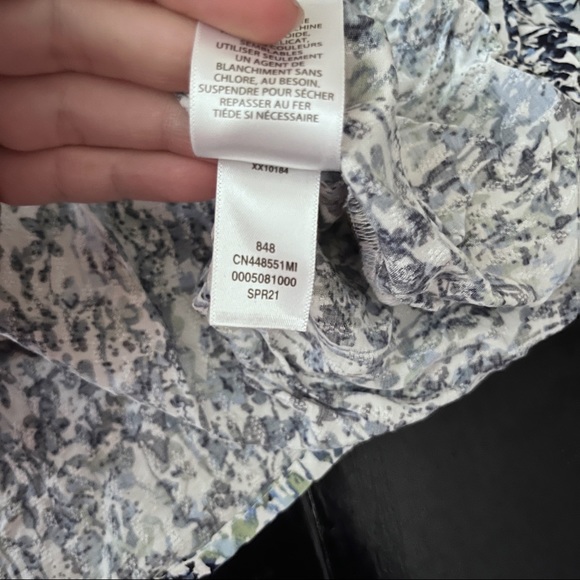 Caslon Blue Floral Donny Flutter Short Sleeve Top Blouse VNeck Rayon Women Small - Picture 6 of 8